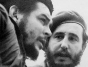 A black and white picture of Che Guevara and Fidel Castro in 1960